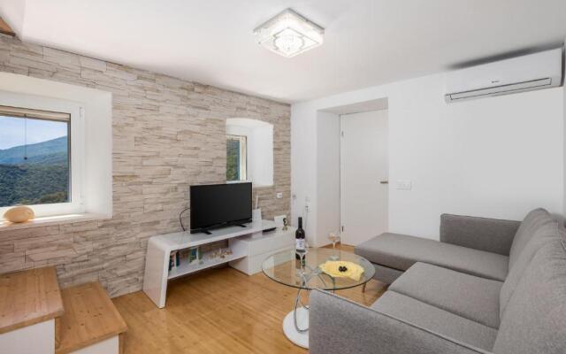 House Bajota with terrace and sea view