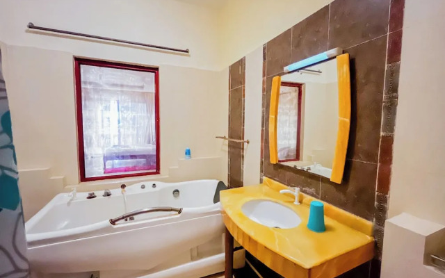 Kuzuri Kwetu Beachfront Apartments