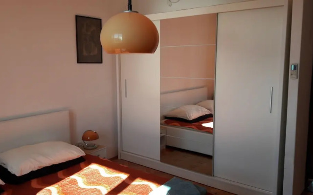 Rooms-House With Garden