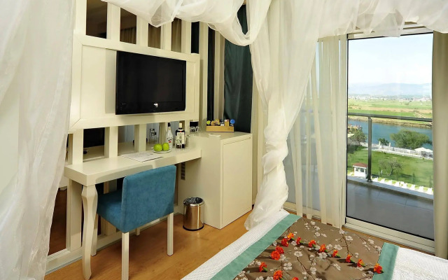 Lake & River Side Hotel & Spa