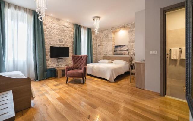 Tifani Luxury Rooms 2