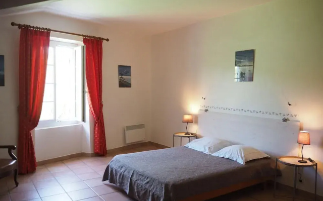 Country House in Lussan Near Pont du Gard
