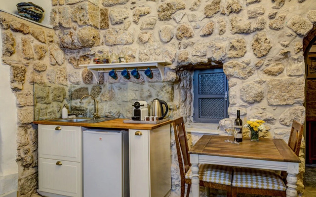 Akotika Boutique