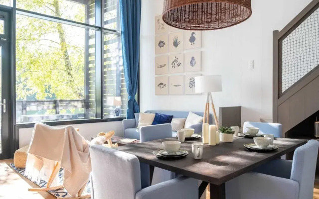 Elegant Mansion With Pools