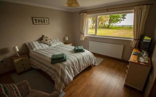 Lovely Spacious Studio Stunning Views Min yr Awel