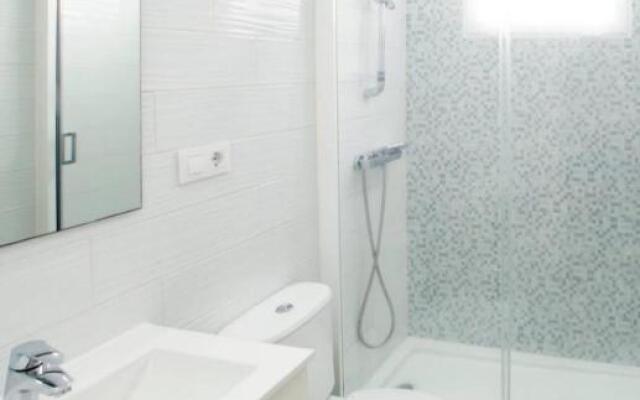 Domus Deorum- a 200 m del Teatro Romano