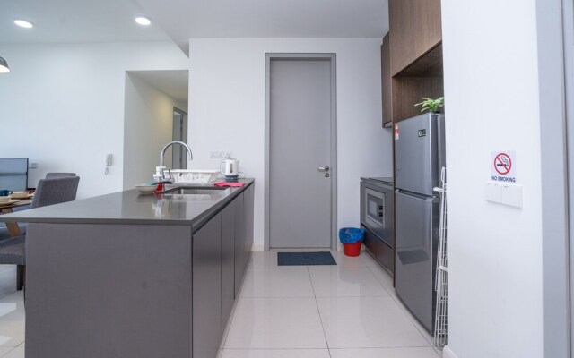 OYO Home 89725 Beautiful 3br Grand Medini