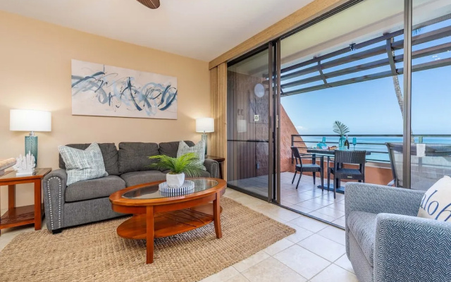 Kuleana 613 1 Bdrm 1 Bedroom Condo by RedAwning