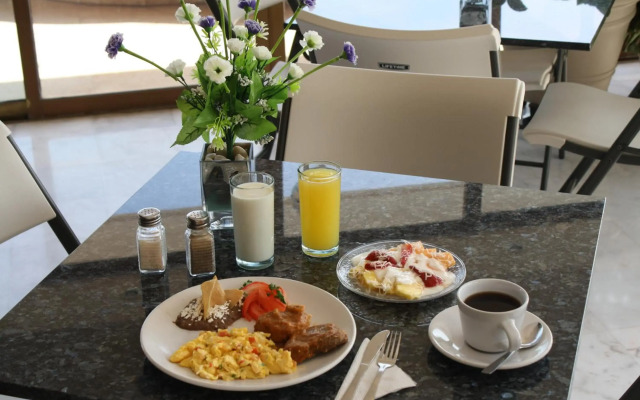 Hotel Porto Allegro - Near Malecon