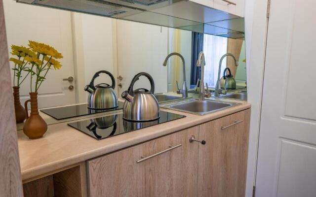 8 Rooms Apartotel On Meidan