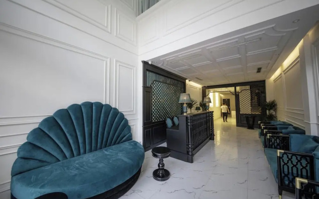 Azen Lakeside Hotel & Travel