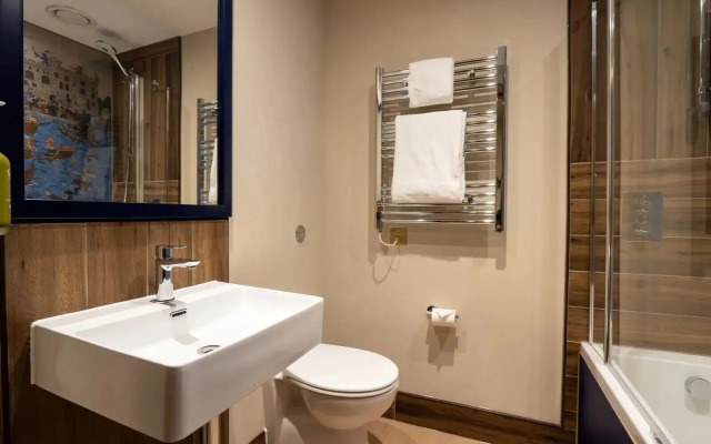 Warwick Castle Hotel and Knight's Village