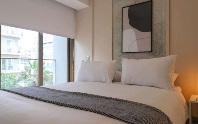 w 2BR With Balcony in Luxury Building Barranco
