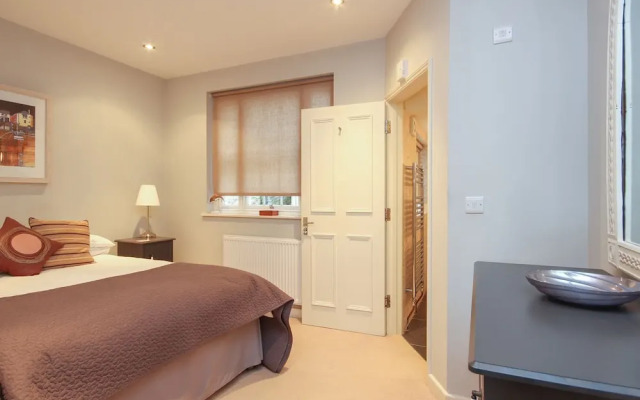 Flat 1, 32 Newcomen Road