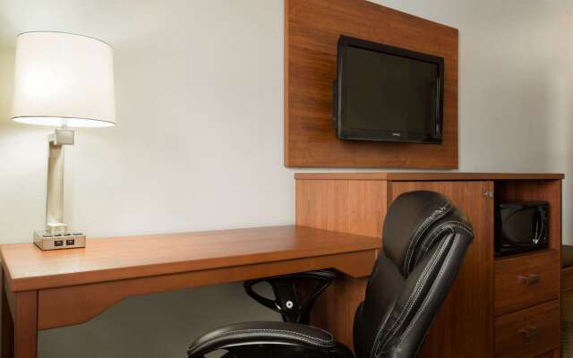 Travelodge by Wyndham Windsor