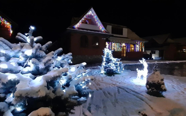 "Обійми гір"Котеджі