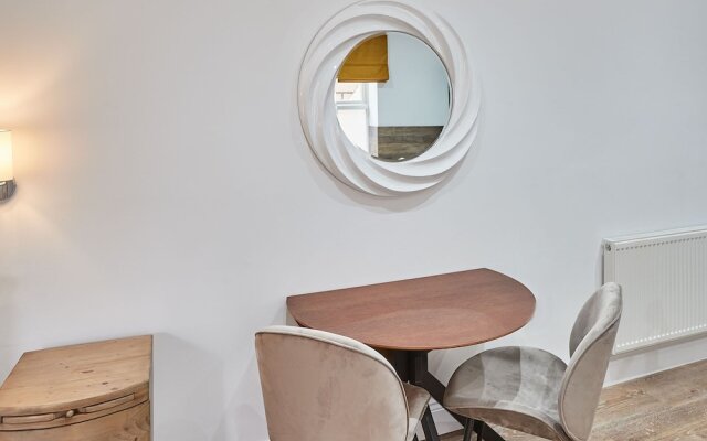 Host Stay Studio Pod 1