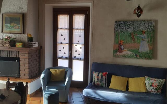 Appealing holiday home in Crone with terrace