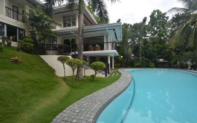 Robinland Vacation Home Badian