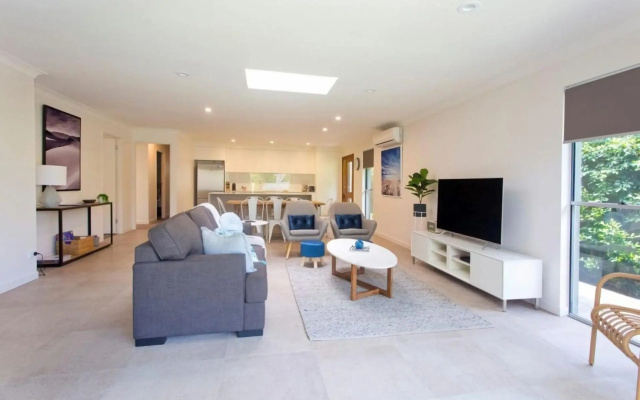 Depper St Charming Beach Side Home in Lovely Location – Guest Rooms – Sunshine Beach