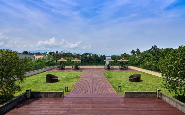 Lushan West Sea Resort, Curio Collection by Hilton