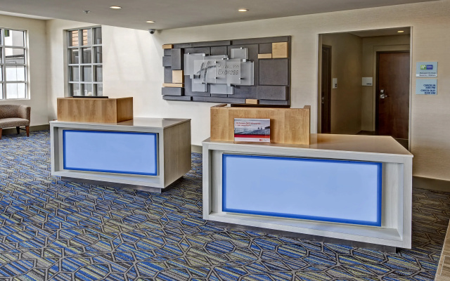 Holiday Inn Express Louisville Airport Expo Center by IHG