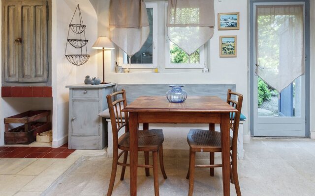 Rustic Cottage in Oppede With Shared Pool