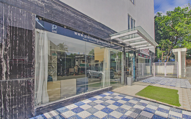 Super OYO Townhouse OAK The Platinum Studio 50