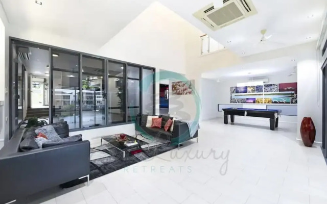 ZENLUX INFINITY - 4BR with Private Pool
