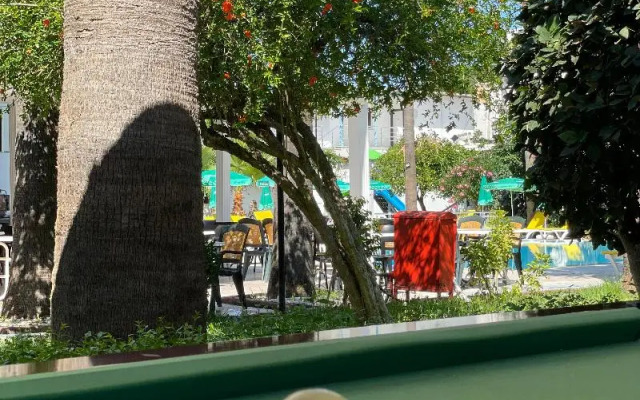 Malibu Garden Resort Hotel