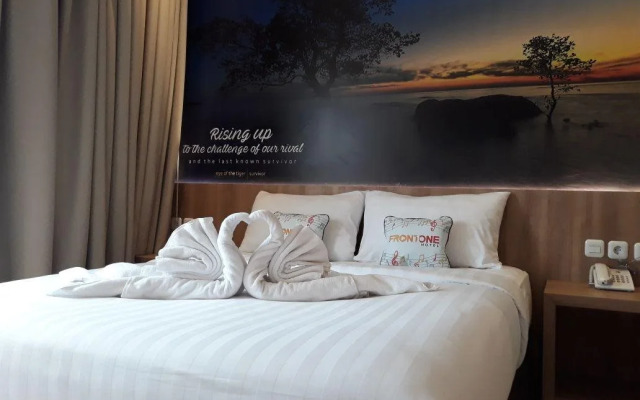 Front One Hotel Airport Solo