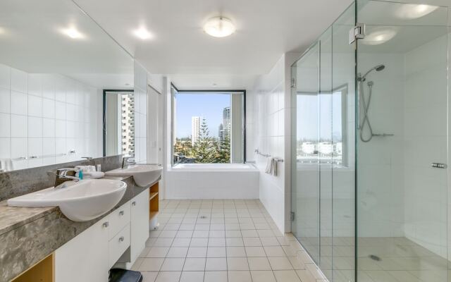 Broadbeach on the Park - We Accommodate