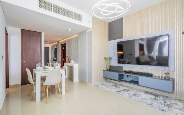 Luxury Condo With Burj Khalifa and Fountain Views