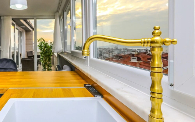 Vibrant Flat 500 m to Uskudar Ferry Station