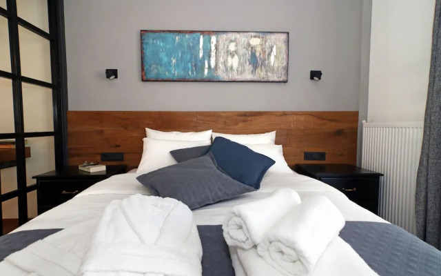 Tom's Bachelor Pad