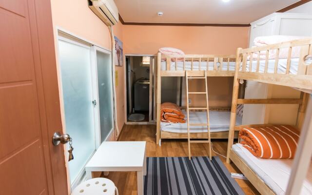 Jinho's Black Whale Guesthouse & Bar