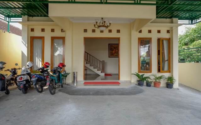 RedDoorz near Stadion 45 Karanganyar