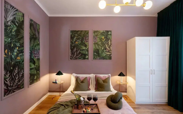 Serene 1BR Apartment in University Square