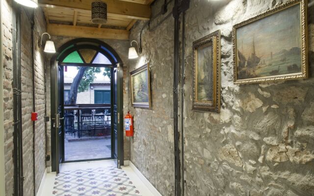 Avlulu Konak Kucukkoy