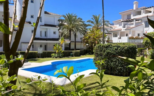 Spacious Poolside 3 Bedroom F-5