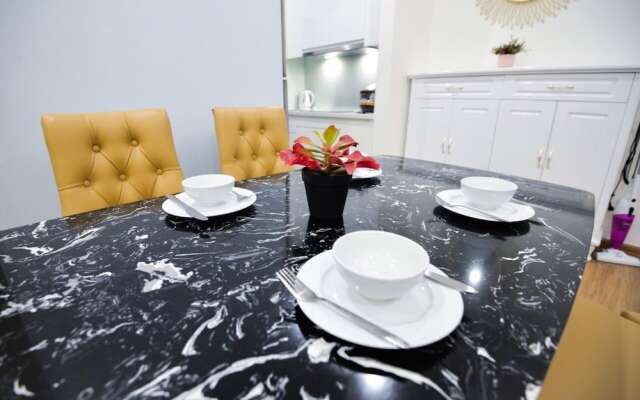 Homefromhome Metropolis Apartments