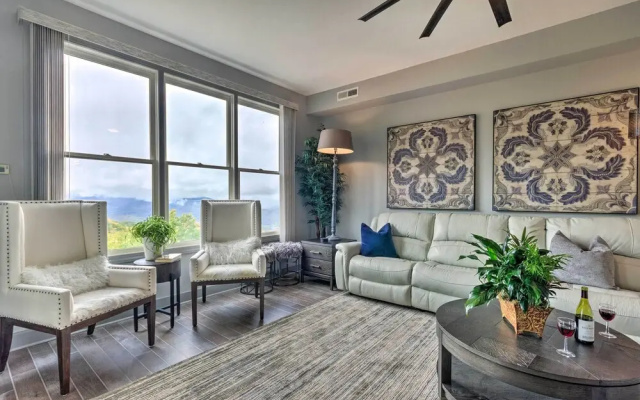 Modern Mountain-view Smokies Retreat w/ Balcony - фото 3