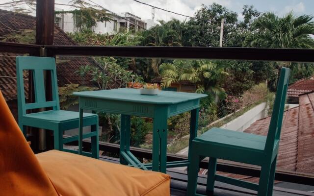 Studios Bawa & Atas