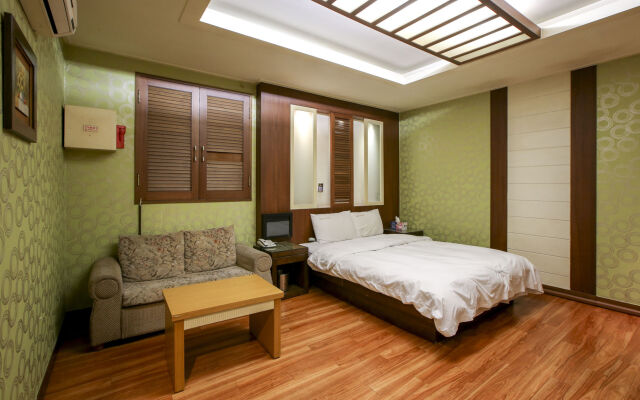 Rozy Hotel