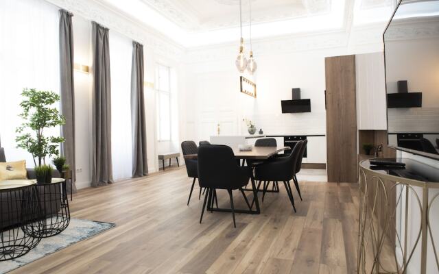 Luxury Apartment by Hi5 - Kálmán Imre Suite