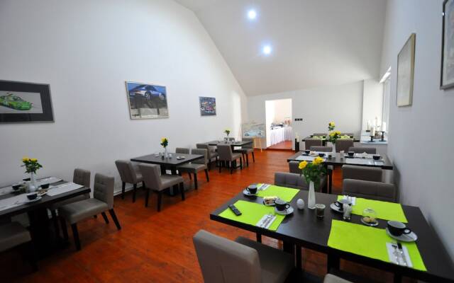 Fast Lane Hotel