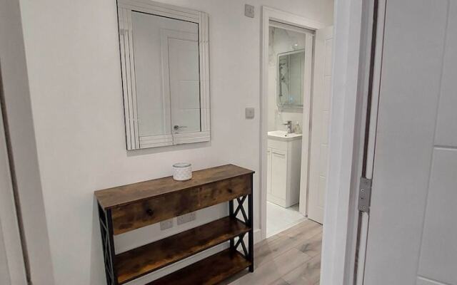 Modern 1 Bedroom Apartment - Camberley