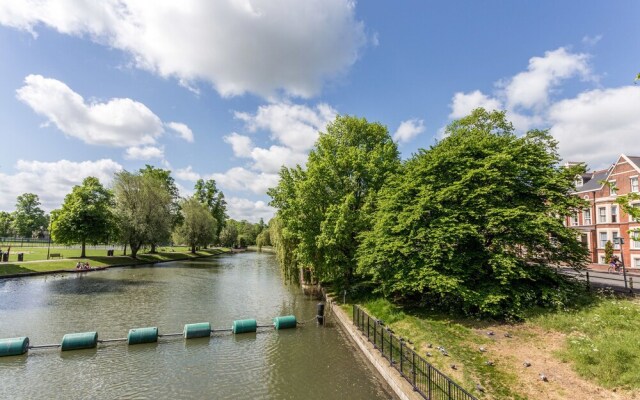 Beautiful 2-bedroom Flat in a Victorian House