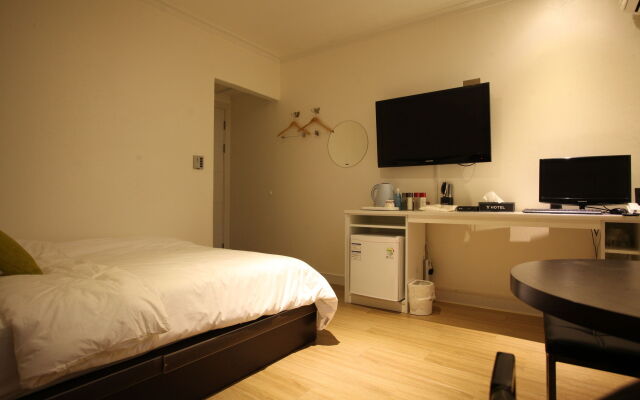 Y Hotel
