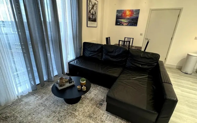 Cozy Bracknell Apartment With Modern Amenities